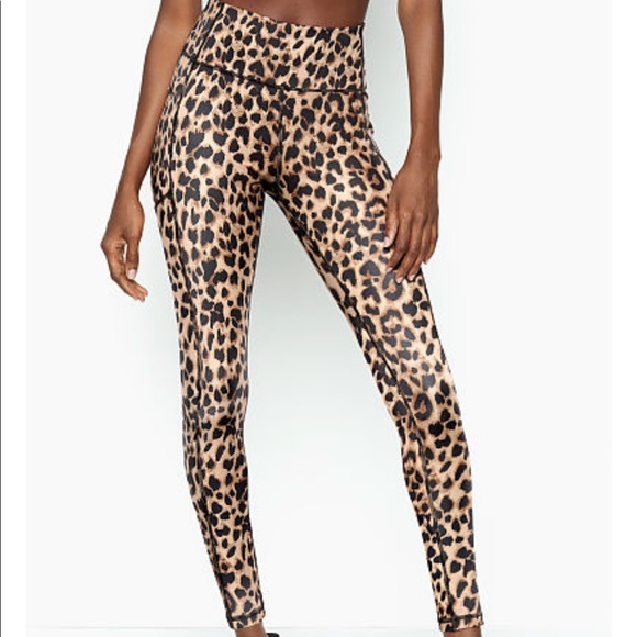Victoria's Secret Pants - Victoria secret leopard leggings with pockets